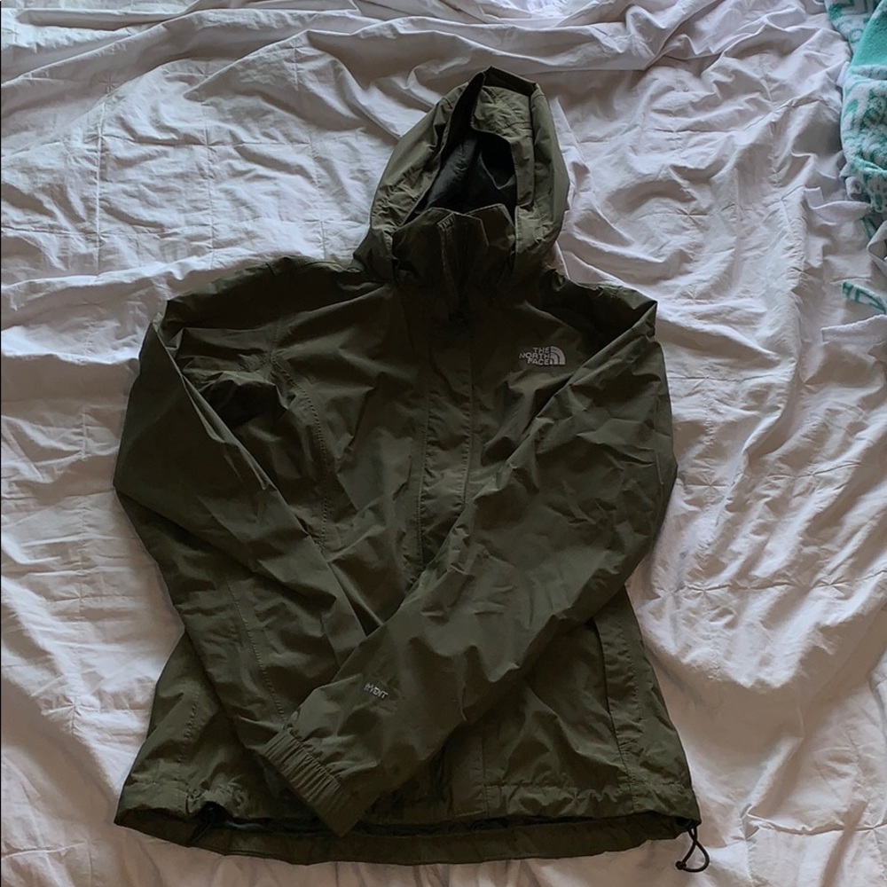 Woman’s north face wind breaker